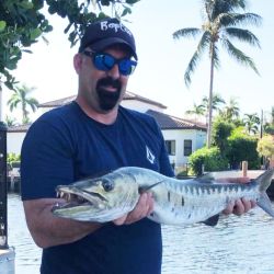 En Miami la pesca no se detiene en tiempos de pandemia: el argentino Matías Muñoz viajó para lograr las mejores capturas.