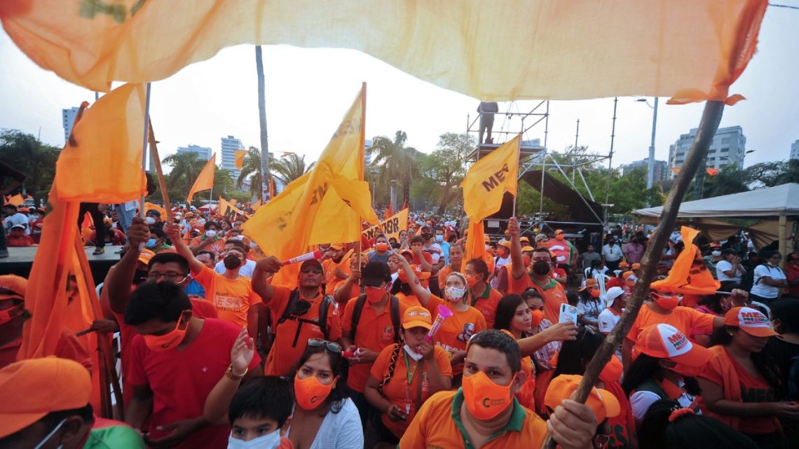 Supporters of Bolivian presidential candidate Carlos Mesa attend the closing rally of his campaign in Santa Cruz, Bolivia on October 13, 2020. General elections will take place in Bolivia on October 18, amid the new coronavirus pandemic. 