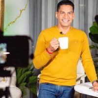 Ismael Cala reveló que estuvo al borde de la muerte cuando casi se lo come un hipopótamo