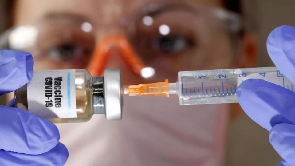 Las pruebas de la vacuna J&J se detuvo por una enfermedad de un voluntario