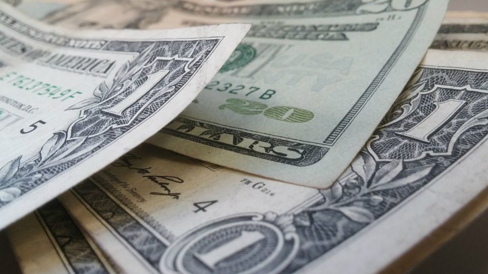 dolares