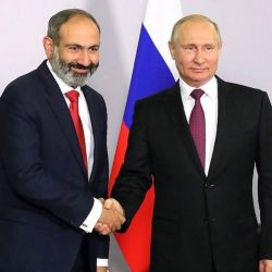 Putin con el primer ministro armenio, Nikol Pashinián. | Foto:DPA