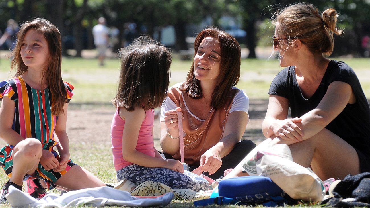 Las familias planean el Día de la Madre en la nueva normalidad. 