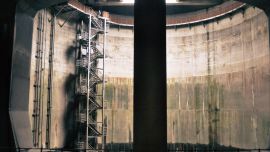 La curiosa catedral está construida a 22 metros de profundidad y forma parte de un complejo sistema de túneles y cámaras cilíndricas elevadas.