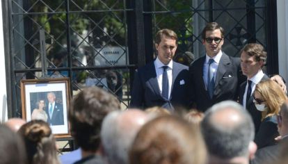 German juan, Patricio y Lucila Neuss en el sepelio de sus padres