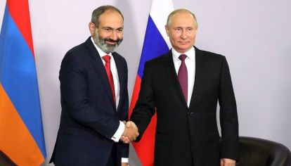 Putin con el primer ministro armenio, Nikol Pashinián