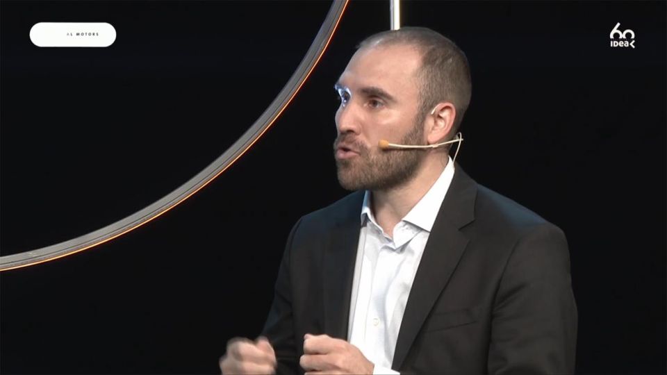 Martín Guzmán en el coloquio de IDEA