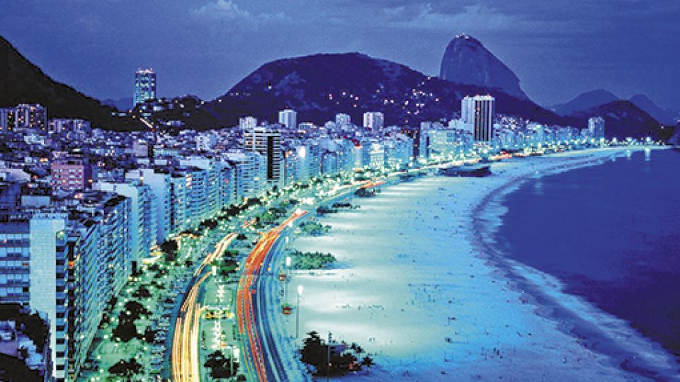COPACABANA. En Rio de Janeiro, uno de los destinos de Brasil a los que, por ahora, se puede acceder solo vía aérea.