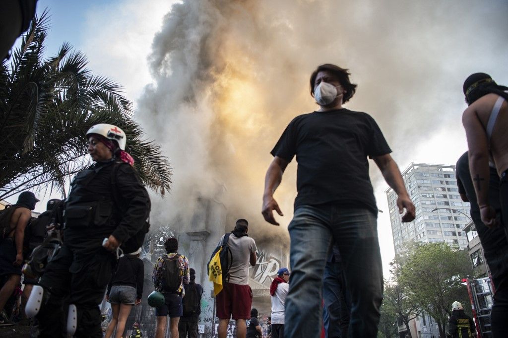 Narrar el convulsionado presente de América Latina de manera original implica un desafío.