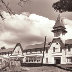 El Club Hotel Sierra de la Ventana, hoy en ruinas, fue el centro turístico de la zona desde 1911