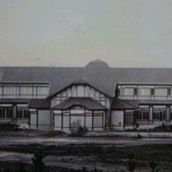 El Club Hotel Sierra de la Ventana, hoy en ruinas, fue el centro turístico de la zona desde 1911