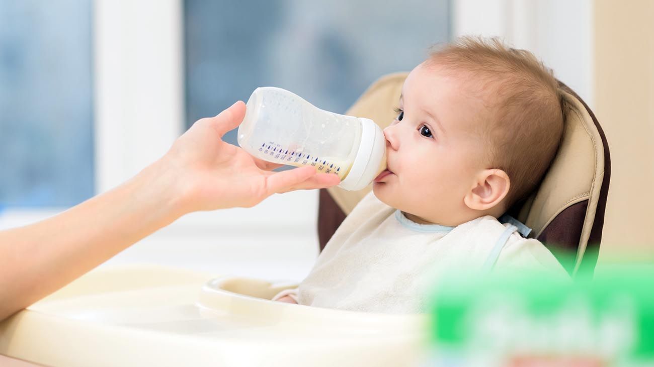 bebés alimentados a mamadera