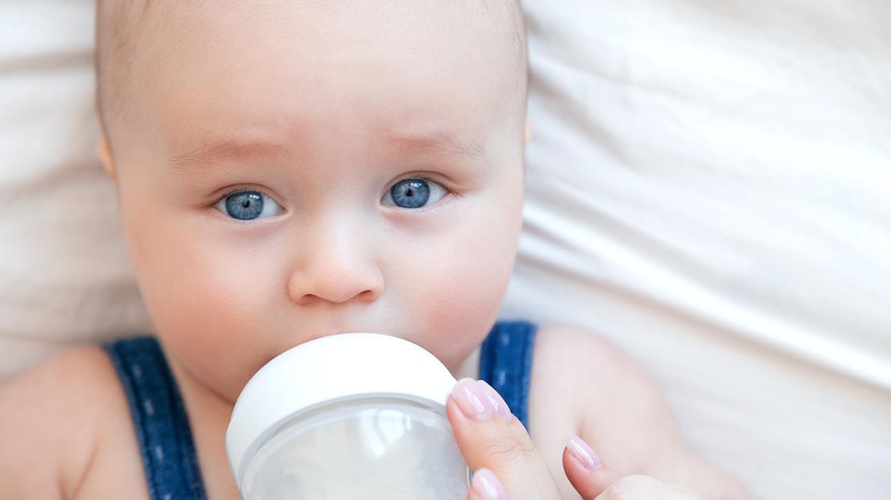bebés alimentados a mamadera