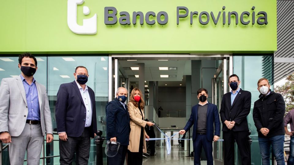 Kicillof inauguró un nuevo centro de salud y una sucursal del Banco Provincia en Ezeiza 20201021
