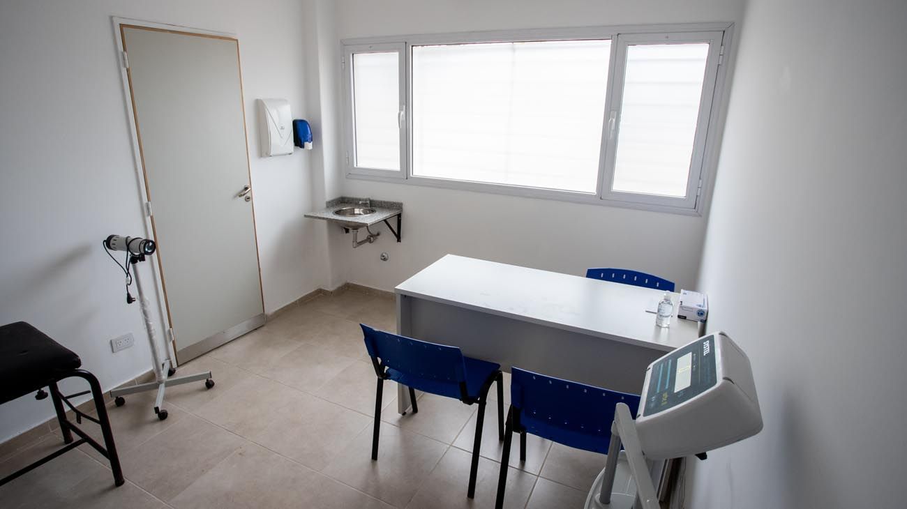 Además del gobernador estuvieron presentes el ministro de Salud, Daniel Gollan, el presidente del Banco Provincia, Juan Cuattromo, el titular interino del municipio, Gastón Granados, y la presidenta del Concejo Deliberante, Dulce Granados.