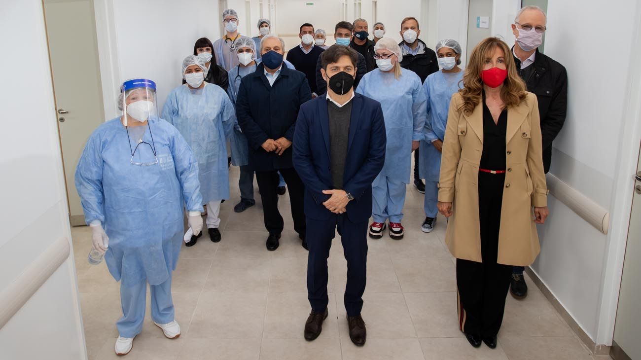 Además del gobernador estuvieron presentes el ministro de Salud, Daniel Gollan, el presidente del Banco Provincia, Juan Cuattromo, el titular interino del municipio, Gastón Granados, y la presidenta del Concejo Deliberante, Dulce Granados.