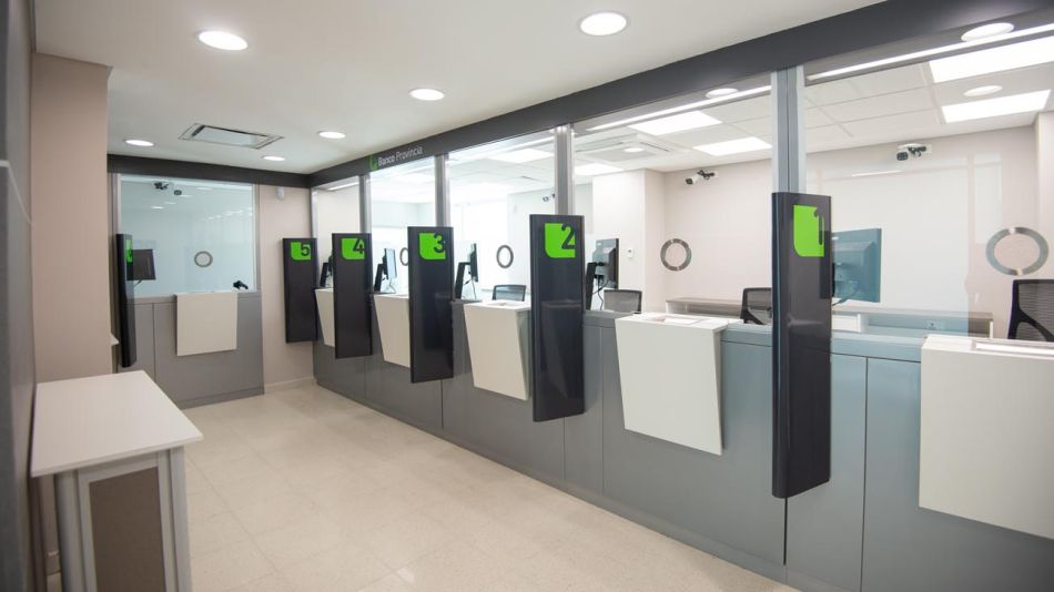 Kicillof inauguró un nuevo centro de salud y una sucursal del Banco Provincia en Ezeiza 20201021