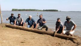 El mástil de un buque motor que se hundió en el río Paraná el 24 de octubre de 1926, a la altura de la ciudad bonaerense de San Pedro
