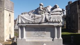 Monumento a Catalina Maggiolo en el cementerio de Lobería.