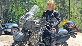 Tatiana en la Reserva Natural Villavicencio, primera parada desde la capital de Mendoza, donde hicieron un alto para almozar y, luego, “a seguir ruteando”.