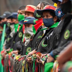 Colombia, Bogotá: miembros de las comunidades indígenas de Colombia participan en una sentada en el Palacio de Los Deportes en medio de protestas contra el gobierno del presidente Iván Duque Márquez. | Foto:Chepa Beltran / DPA