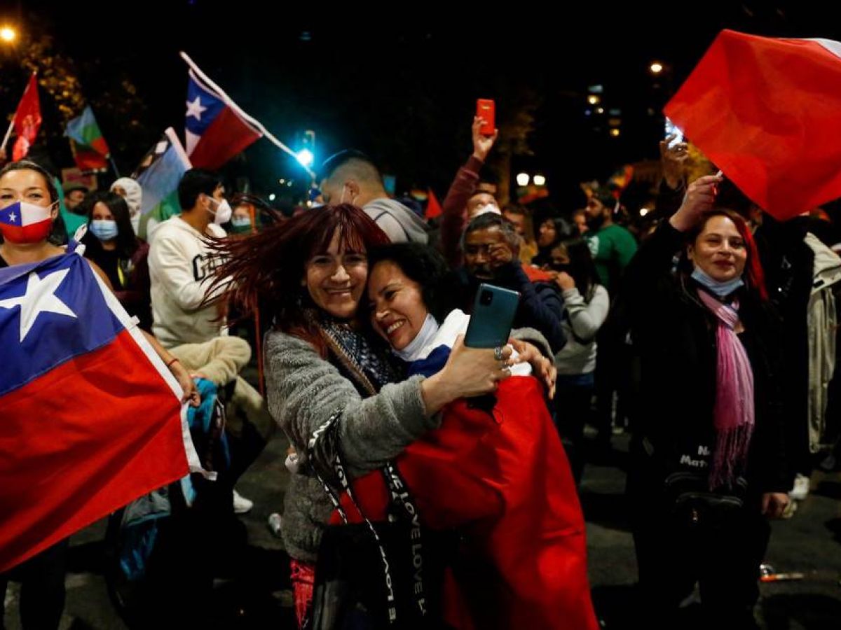 Жизнь латинской америки. Чили латинская Америка. Чили Сантьяго люди. Республика Чили. Чили Страна.