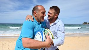 Argentina coach Mario Ledesma (left) and former Australian player Drew Mitchell pose for pictures on Manly Beach in Sydney on October 23, 2020, ahead of tri-nation Rugby Championship 2020.  