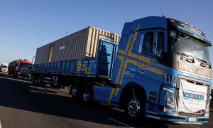 Insumos atados al dólar y acuerdo paritario aceleran los costos del transporte de cargas para el último trimestre
