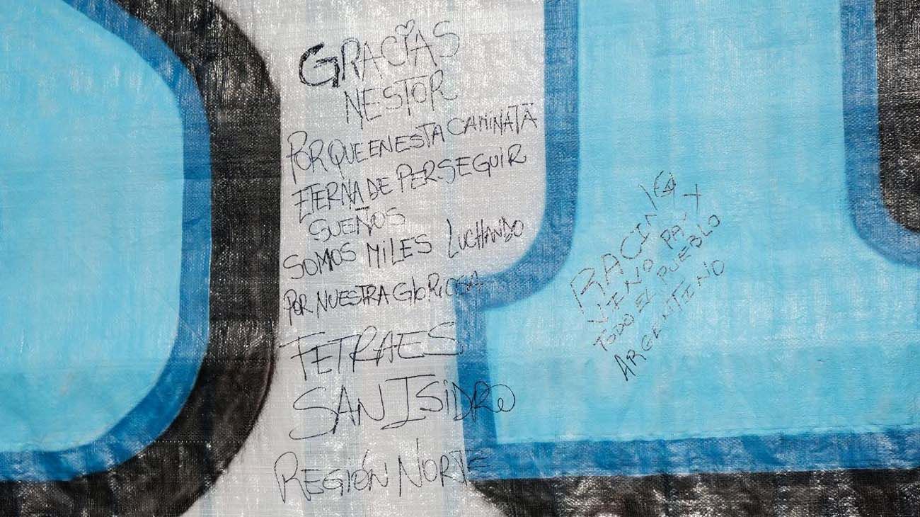 Caravana en Congreso homenaje a Néstor Kirchner.