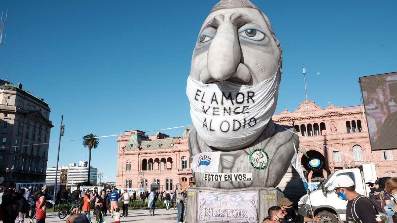 Caravana en Congreso homenaje a Néstor Kirchner.