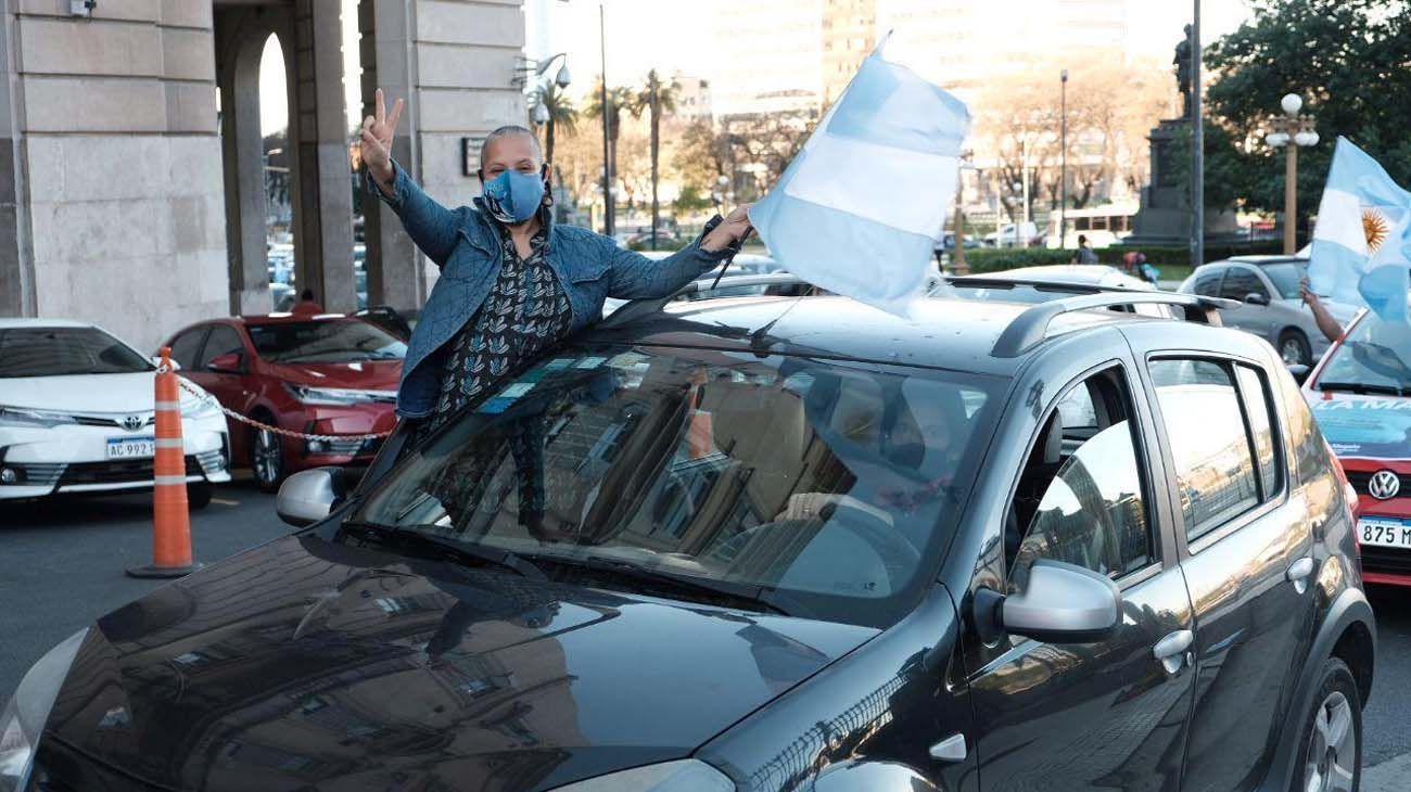 Caravana en Congreso homenaje a Néstor Kirchner.