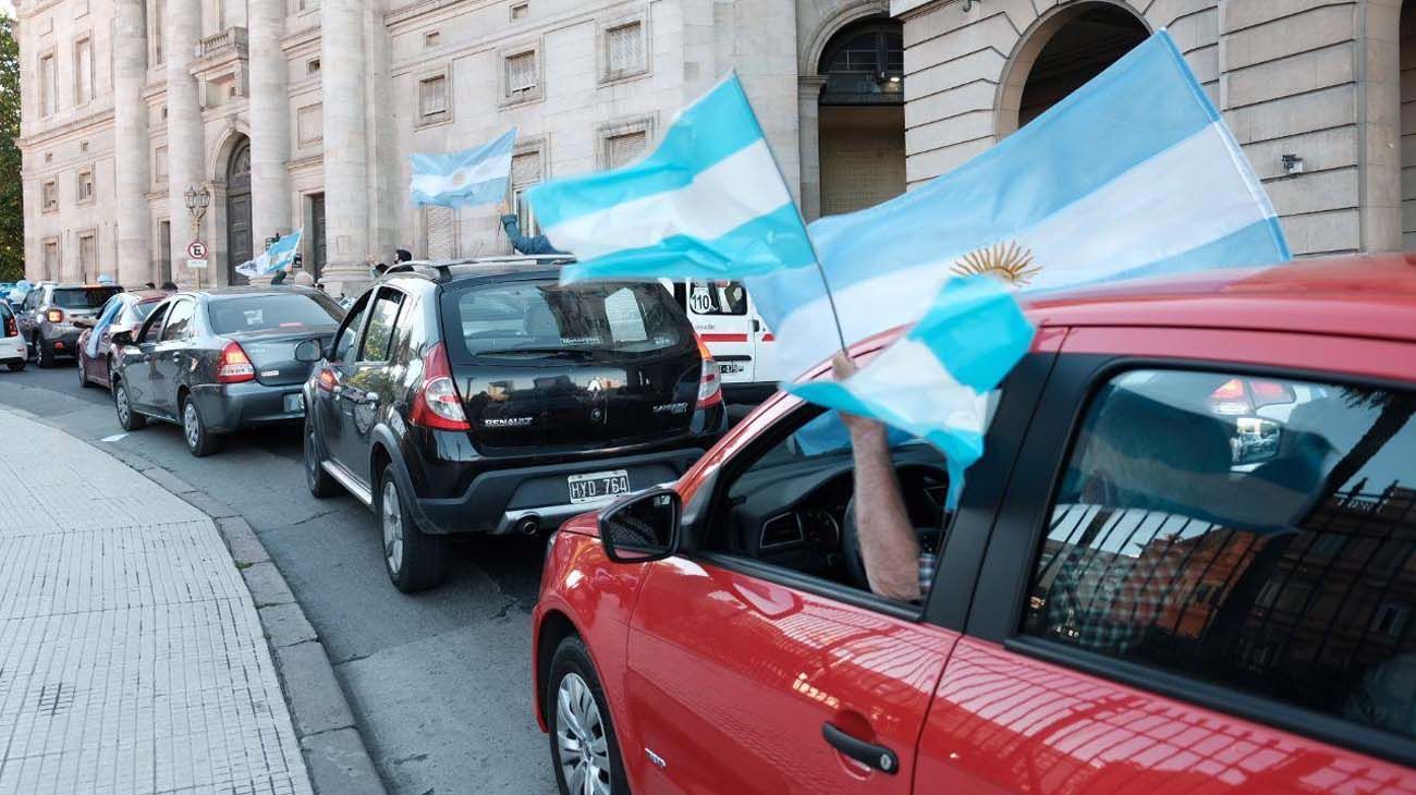 Caravana en Congreso homenaje a Néstor Kirchner.