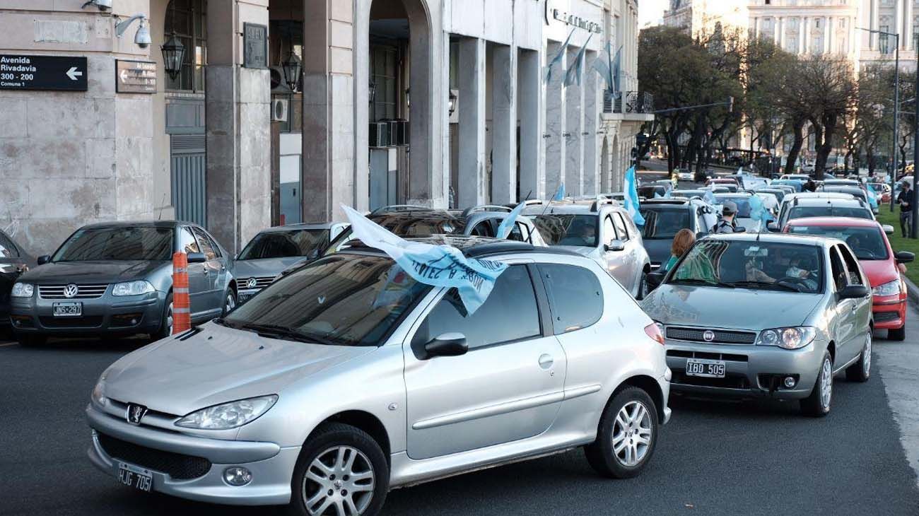 Caravana en Congreso homenaje a Néstor Kirchner.