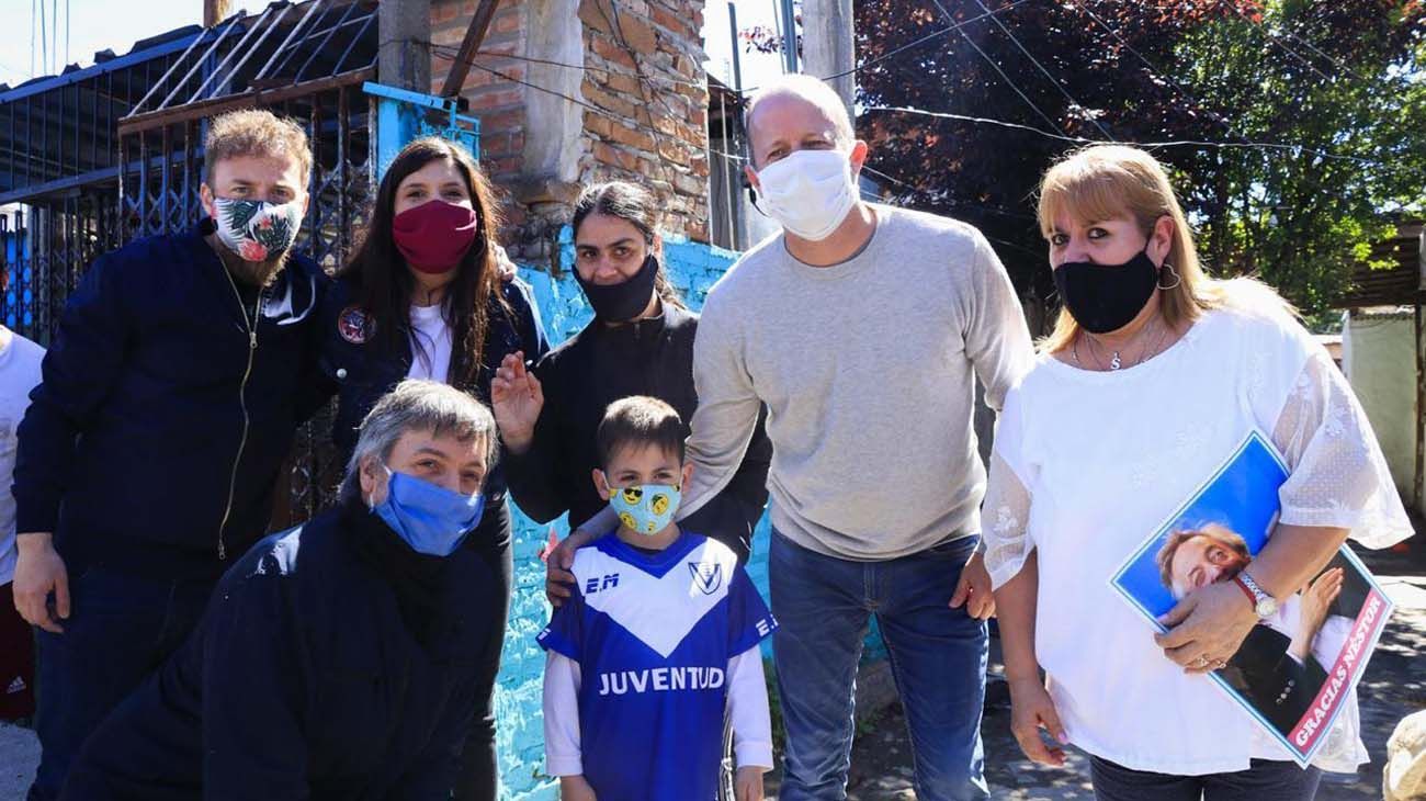 La galería de arte se extiende por 500 metros y muestra obras con temáticas de cultura nacional, medio ambiente y género, así como un mural alusivo a la figura de Néstor Kirchner.