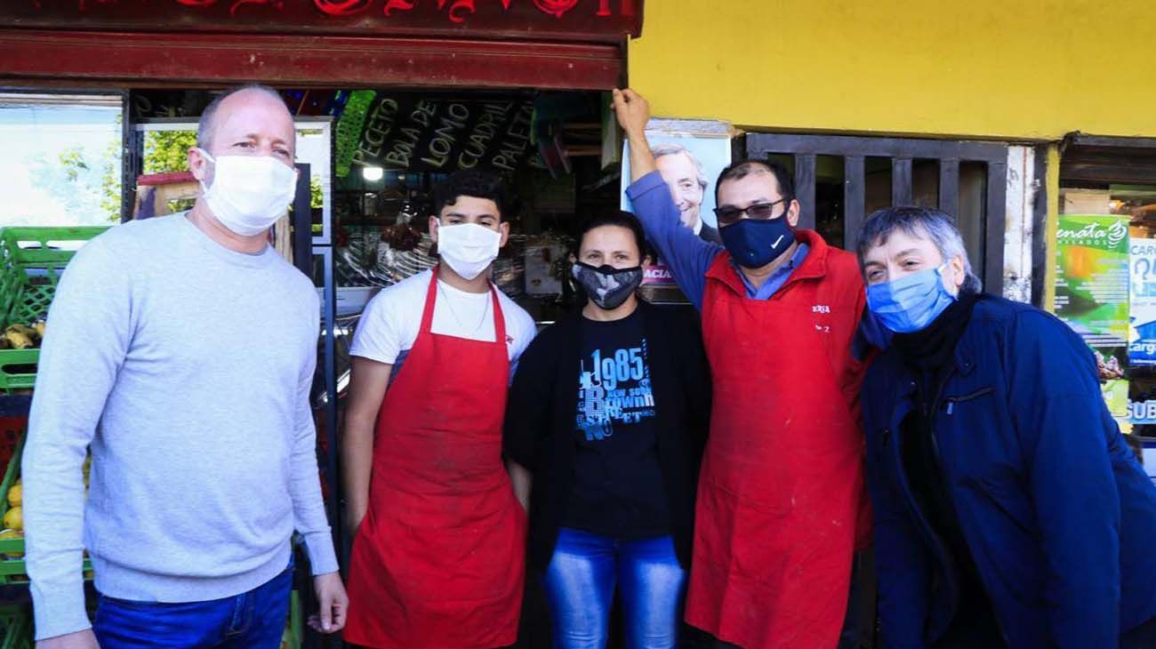 La galería de arte se extiende por 500 metros y muestra obras con temáticas de cultura nacional, medio ambiente y género, así como un mural alusivo a la figura de Néstor Kirchner.