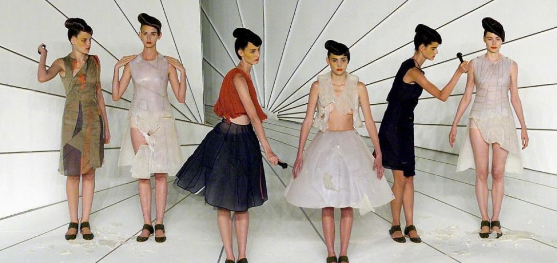 8 de los desfiles de moda más emblemáticos para ver en YouTube