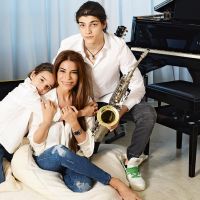 ZULEMITA MENEM, CANDIDATA, CON SUS HIJOS