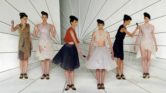 8 de los desfiles de moda más emblemáticos para ver en YouTube