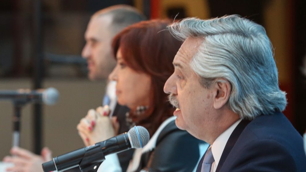 El presidente Alberto Fernández y la vicepresidenta Cristina Kirchner con Martín Guzmán