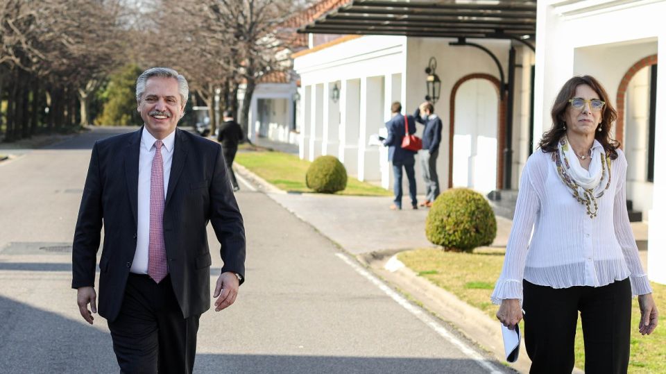 El presidente Alberto Fernandez y la ministra de Desarrollo Territorial y Hábitat, María Eugenia Bielsa, en el relanzamiento del programa Procrear.