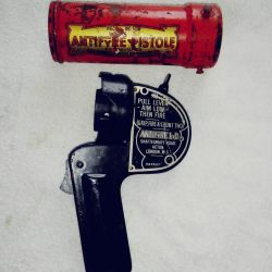 Cómo funcionaba la pistola Antifyre para combatir incendios.