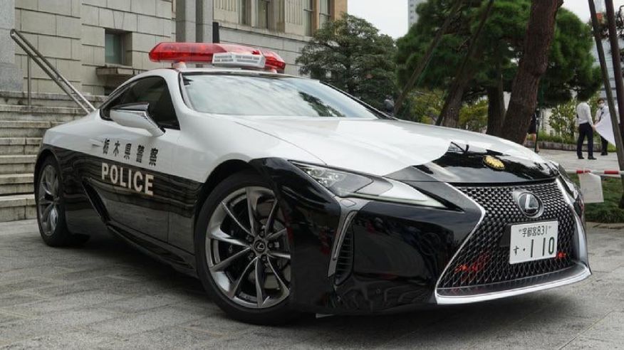 Lexus LC 500 policía