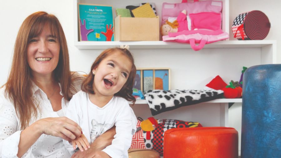 Una mamá emprendedora creó juguetes para chicos con discapacidad