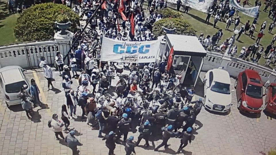 Las cámaras de seguridad registraron el ingreso de la CCC