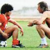 Maradona y Menotti, en una de sus tantas charlas futboleras.  // Cedoc Perfil