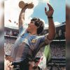 En lo más alto del mundo. Maradona en andas con la Copa en el Mundial de México.  // Cedoc Perfil