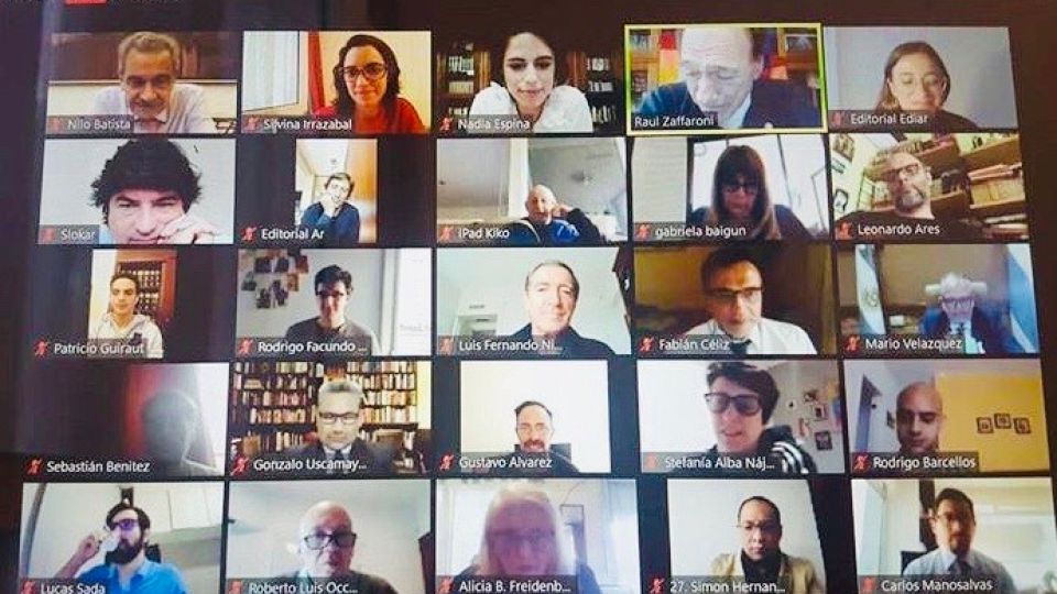 Zaffaroni junto a varios juristas presentó su libro por Zoom
