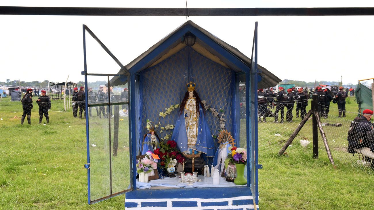 Operativo de desalojo en Guernica, Provincia de Buenos Aires.