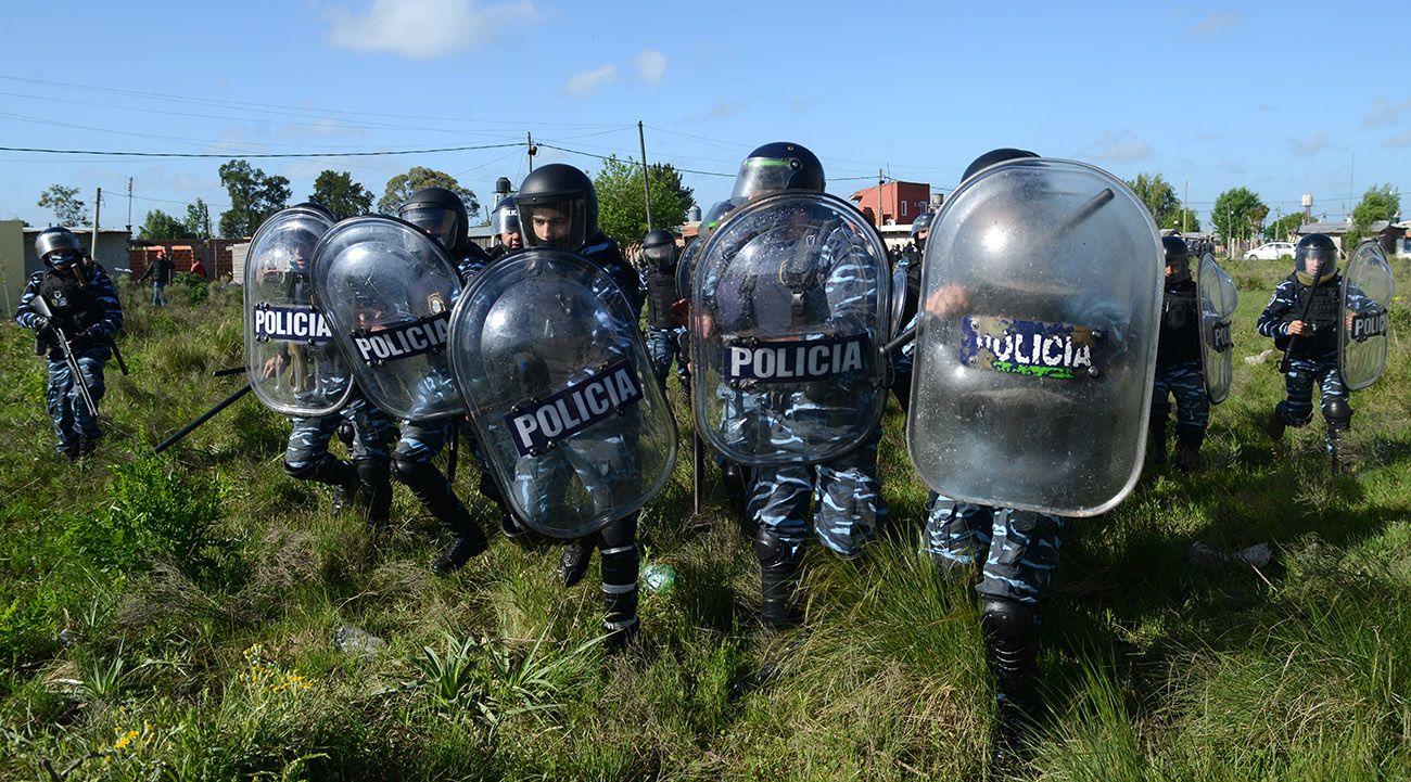 Operativo de desalojo en Guernica, Provincia de Buenos Aires. 