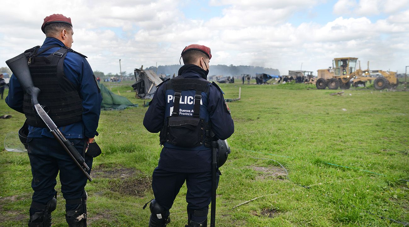 Operativo de desalojo en Guernica, Provincia de Buenos Aires. 